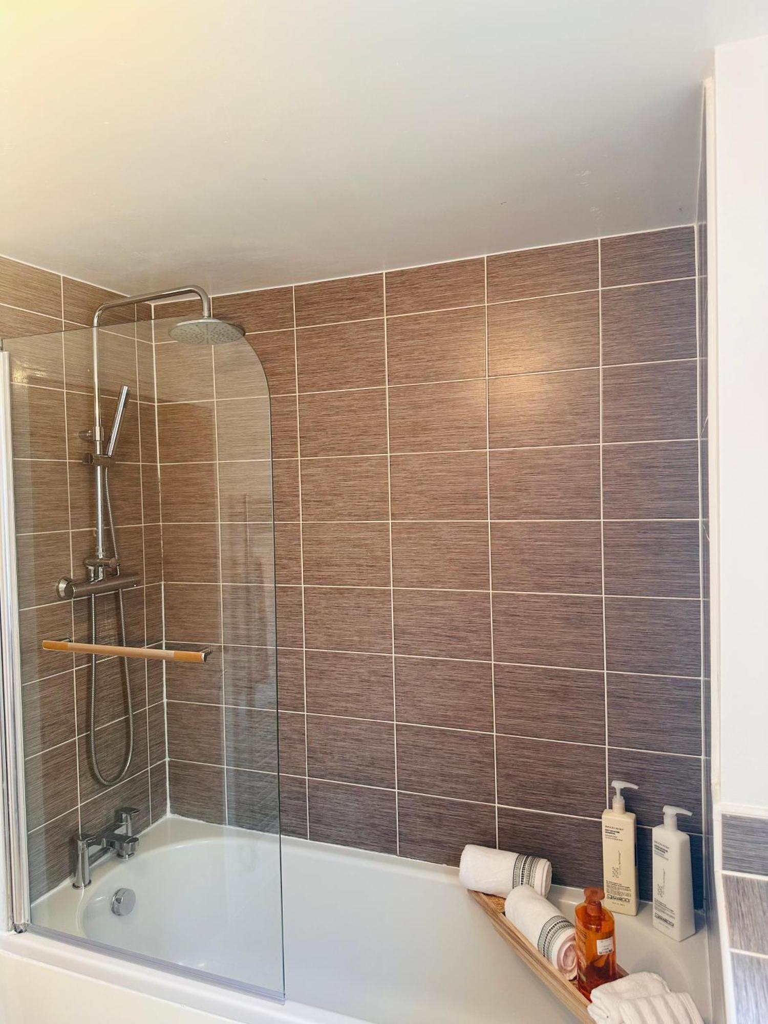 شقة Aroma Cambridge Girton  المظهر الخارجي الصورة